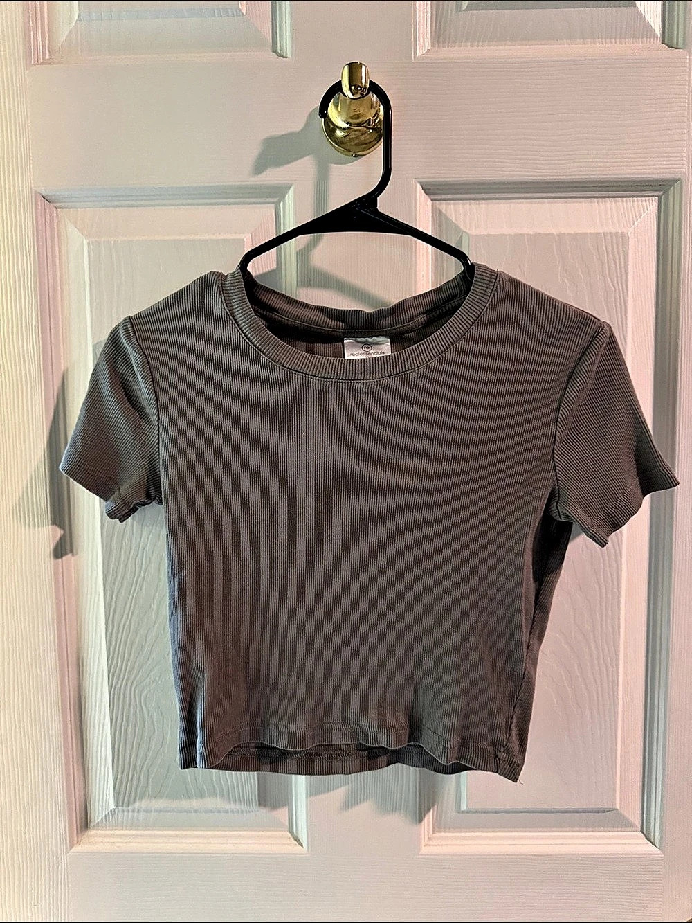 Ribbed Short Sleeve Tee in Gray Size Medium Like New